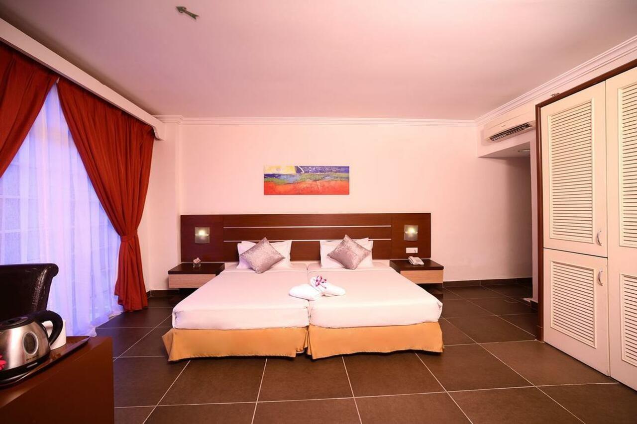 Bella Vista Express Hotel Пантай-Ченанг Екстер'єр фото