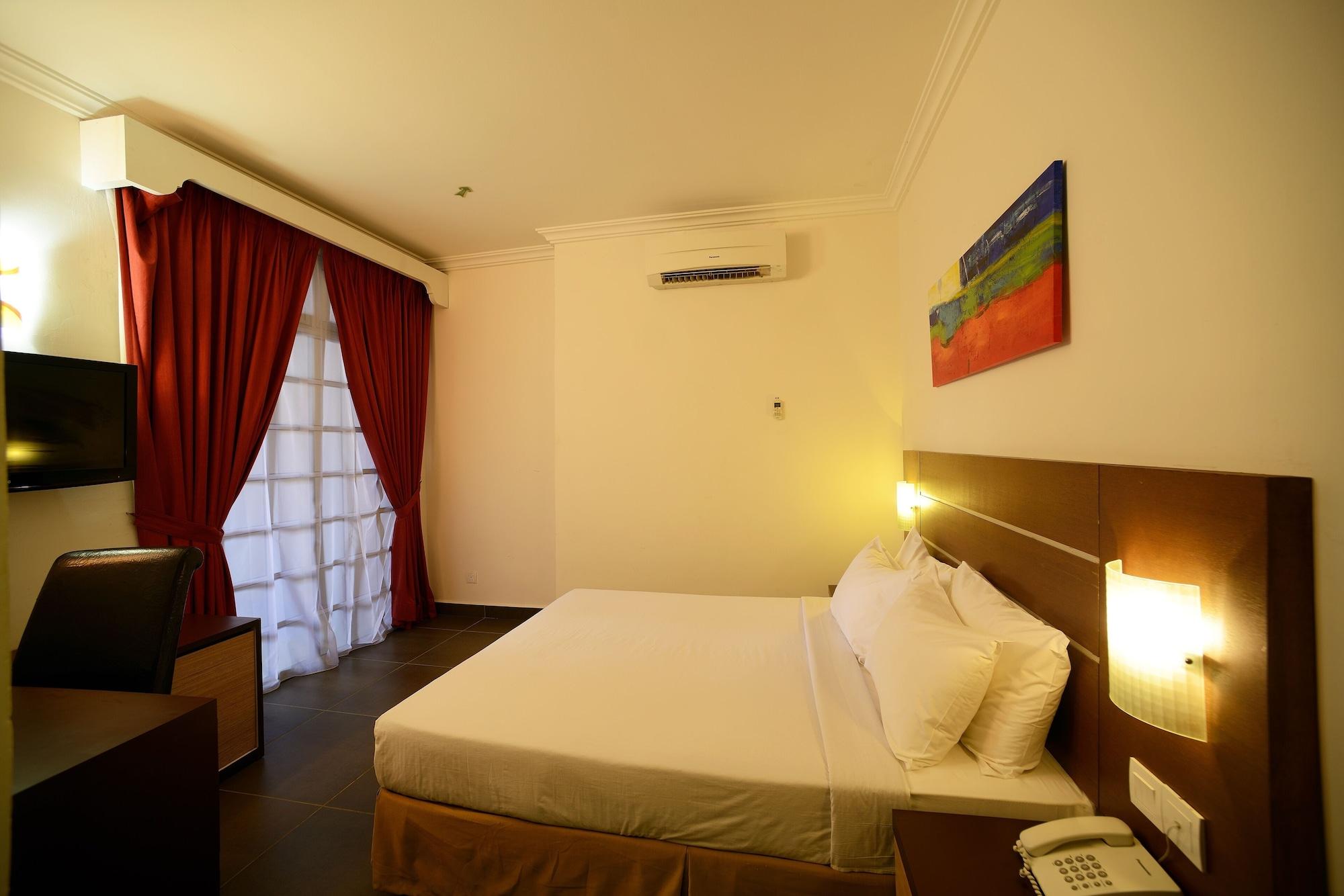 Bella Vista Express Hotel Пантай-Ченанг Екстер'єр фото