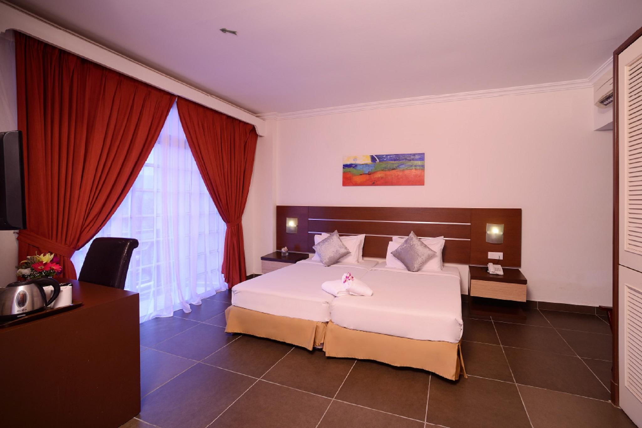 Bella Vista Express Hotel Пантай-Ченанг Екстер'єр фото