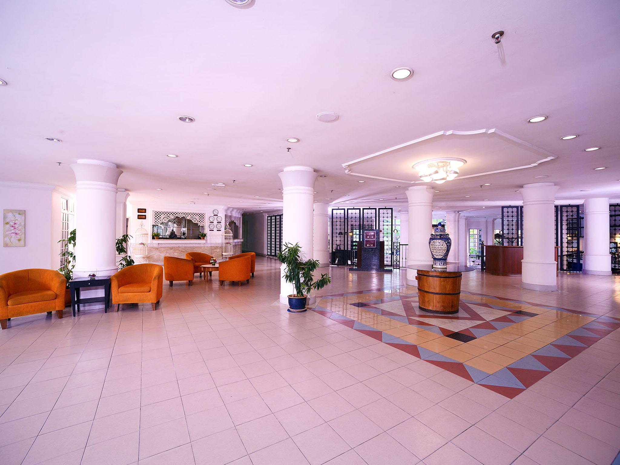 Bella Vista Express Hotel Пантай-Ченанг Екстер'єр фото