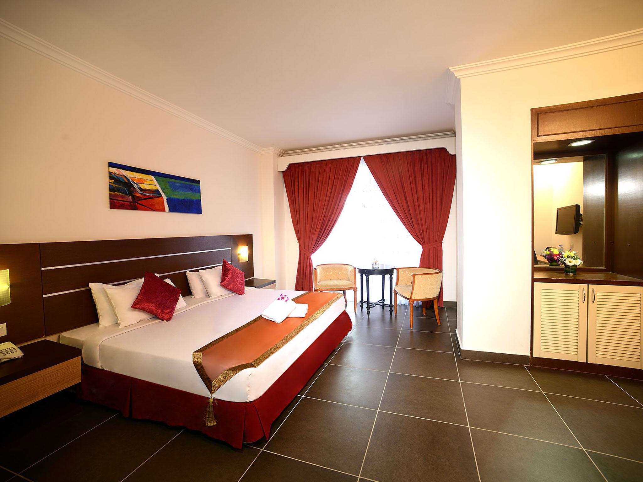 Bella Vista Express Hotel Пантай-Ченанг Екстер'єр фото
