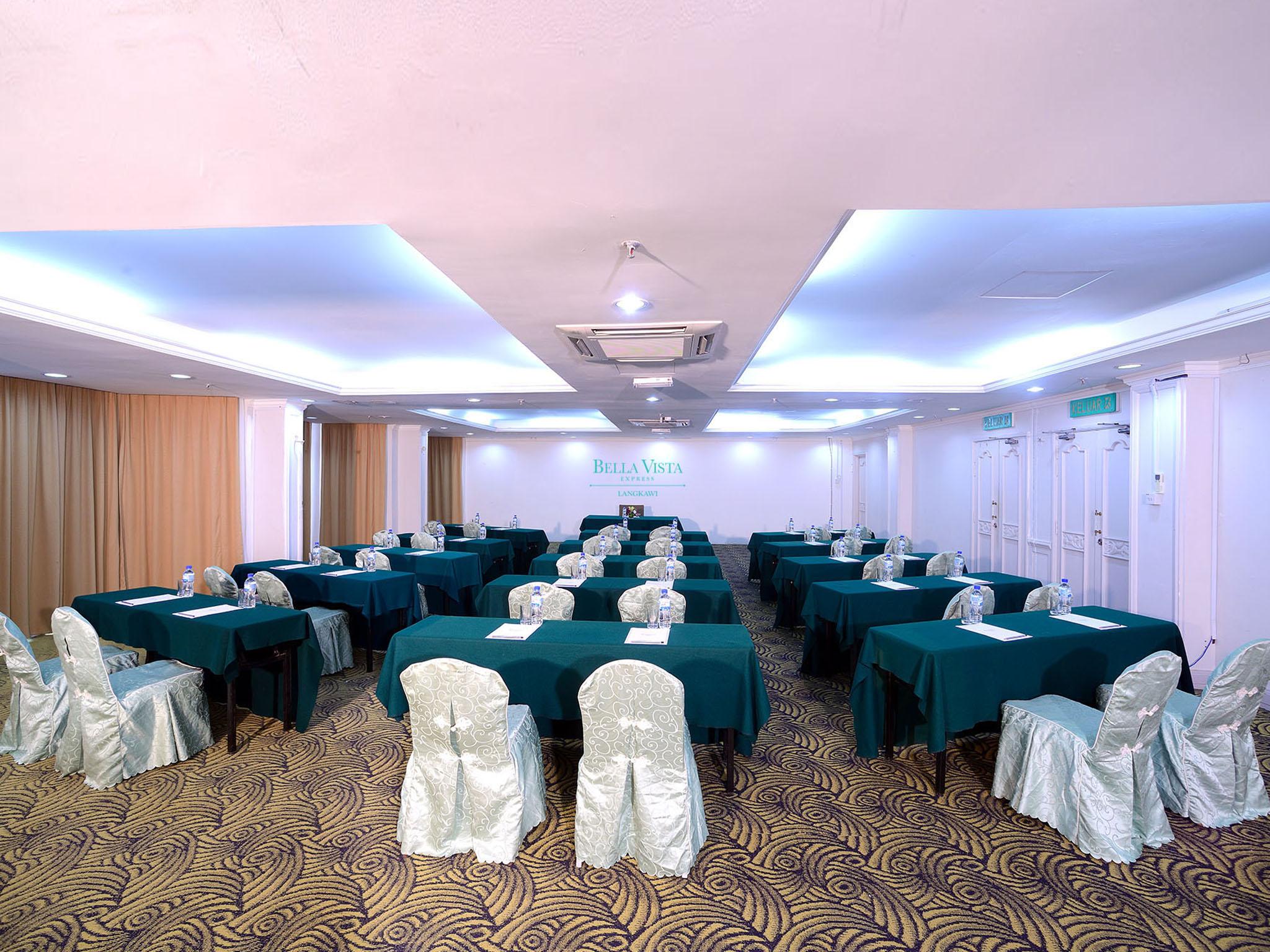 Bella Vista Express Hotel Пантай-Ченанг Екстер'єр фото