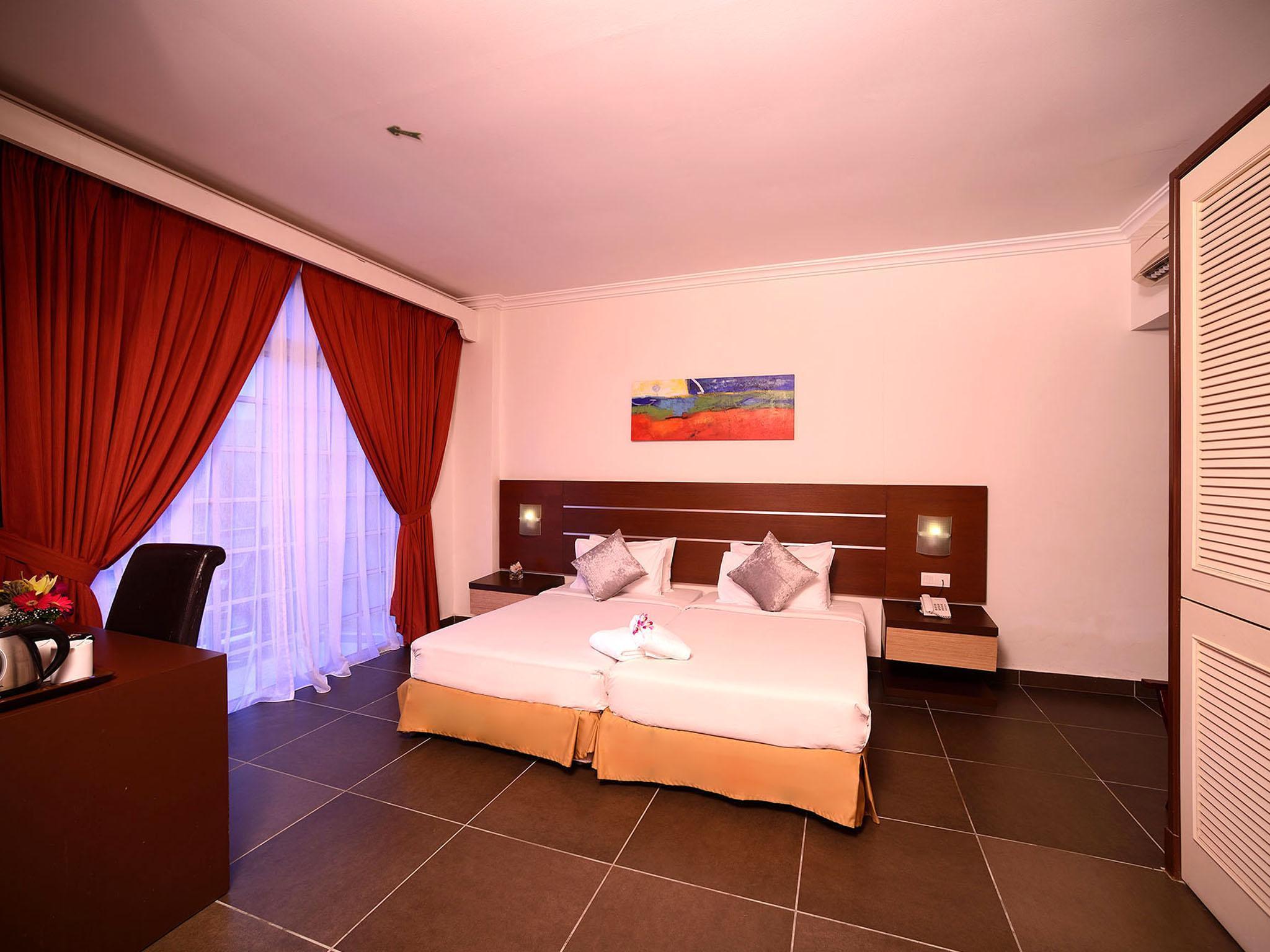 Bella Vista Express Hotel Пантай-Ченанг Екстер'єр фото