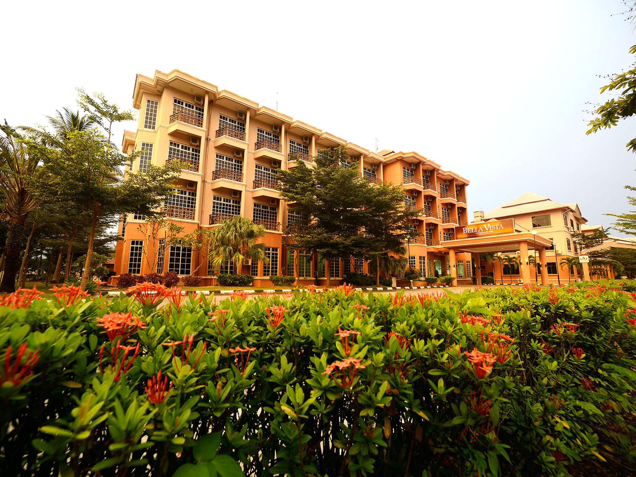 Bella Vista Express Hotel Пантай-Ченанг Екстер'єр фото