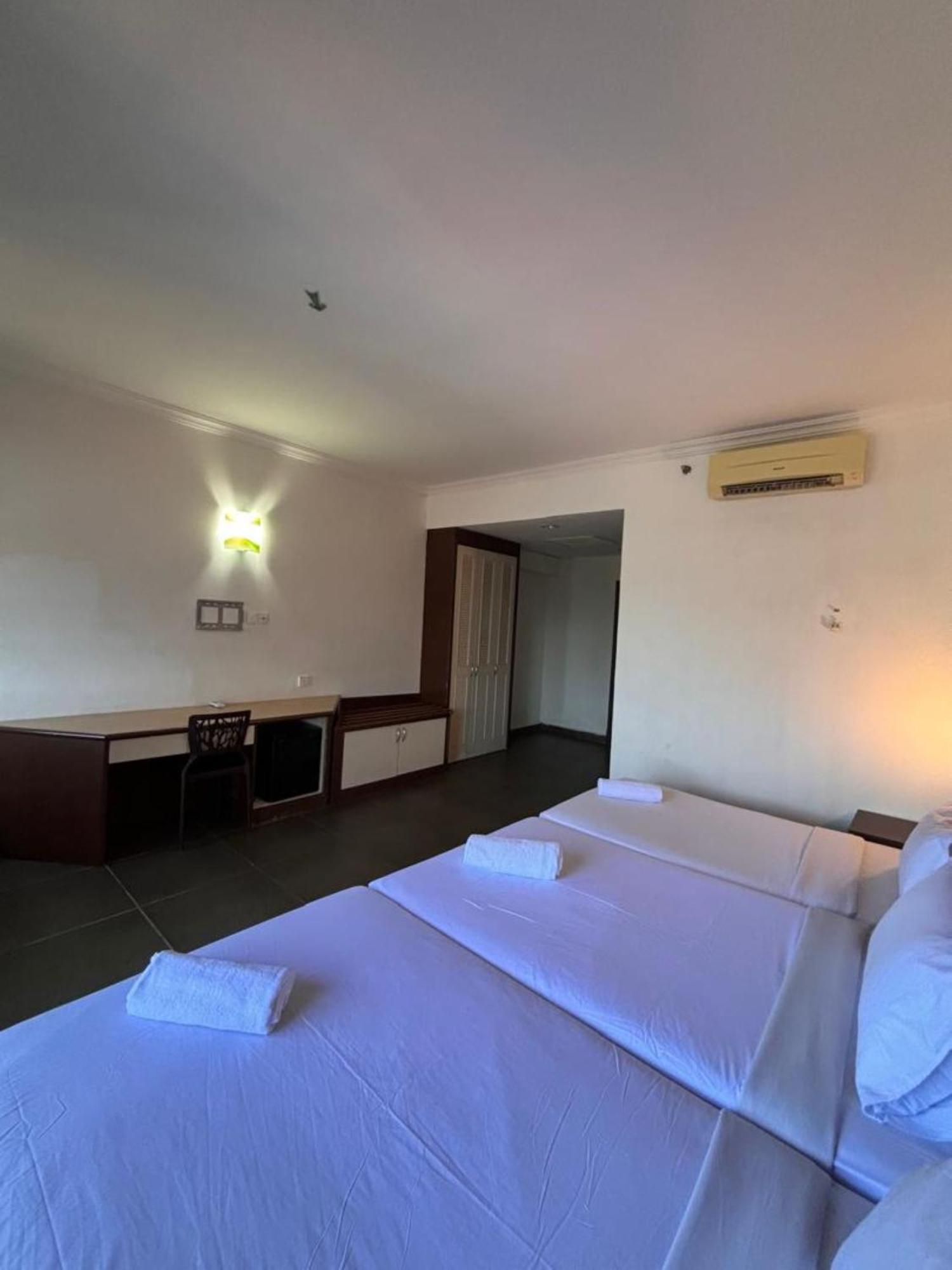Bella Vista Express Hotel Пантай-Ченанг Екстер'єр фото
