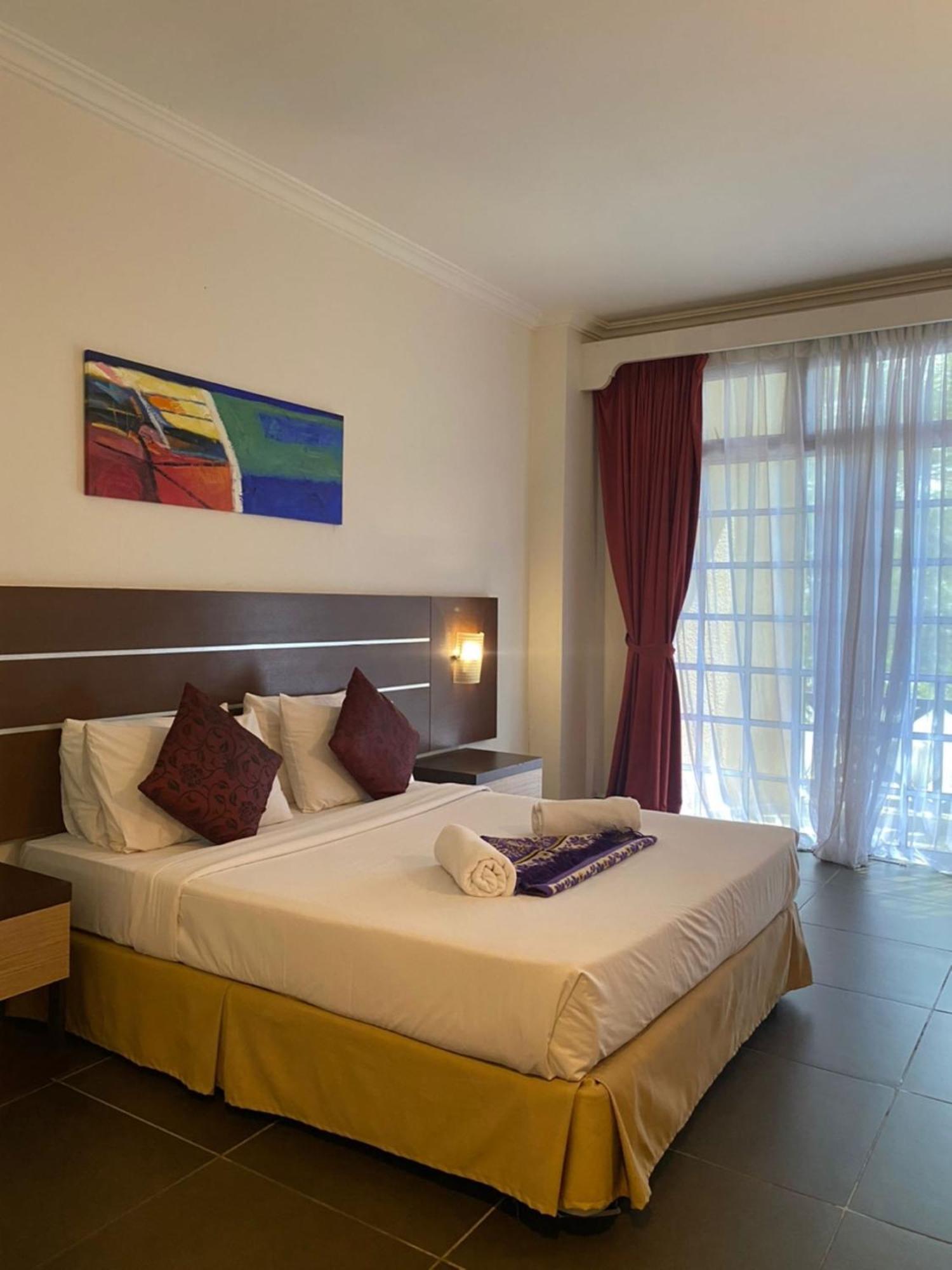 Bella Vista Express Hotel Пантай-Ченанг Екстер'єр фото