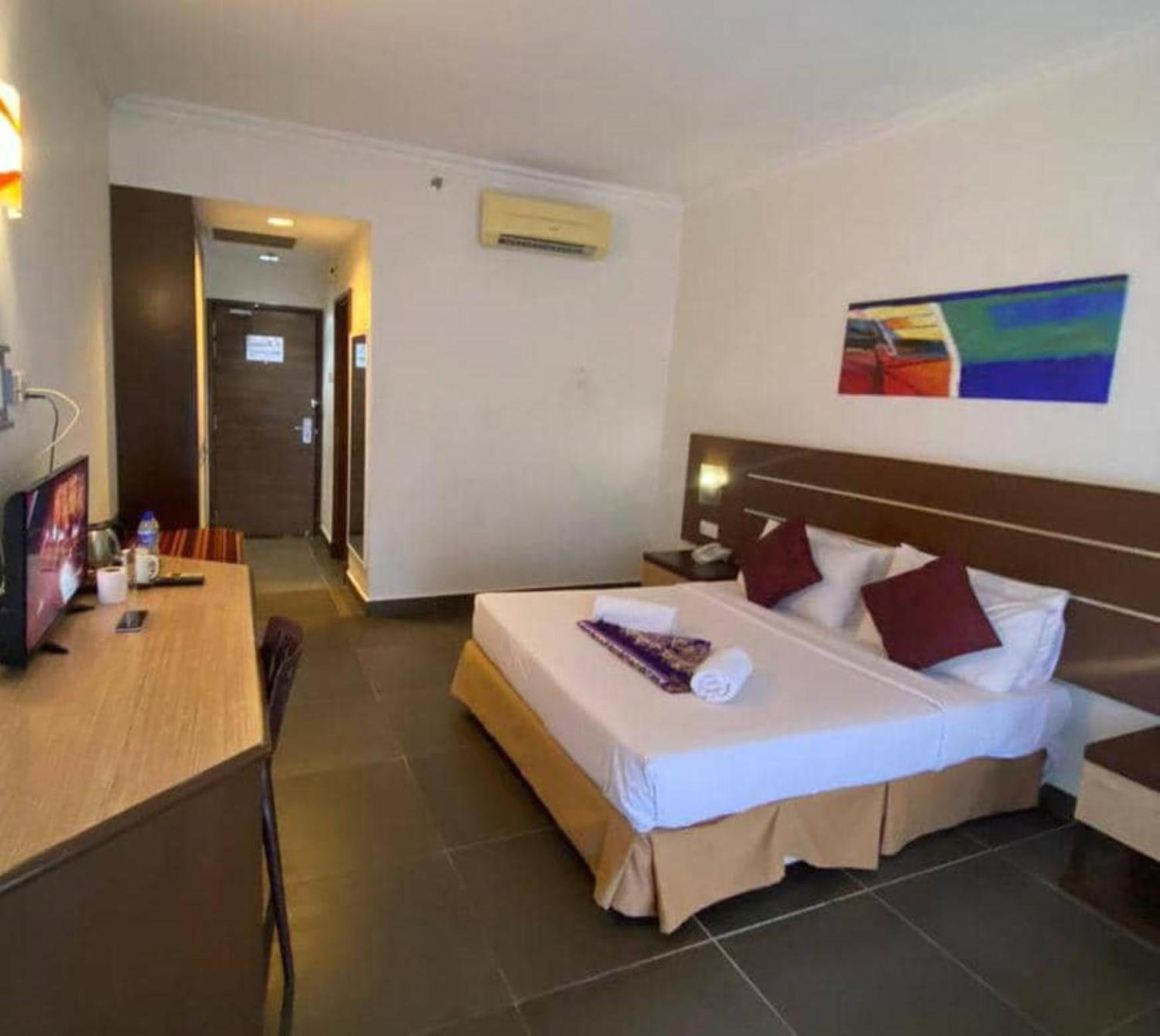 Bella Vista Express Hotel Пантай-Ченанг Екстер'єр фото