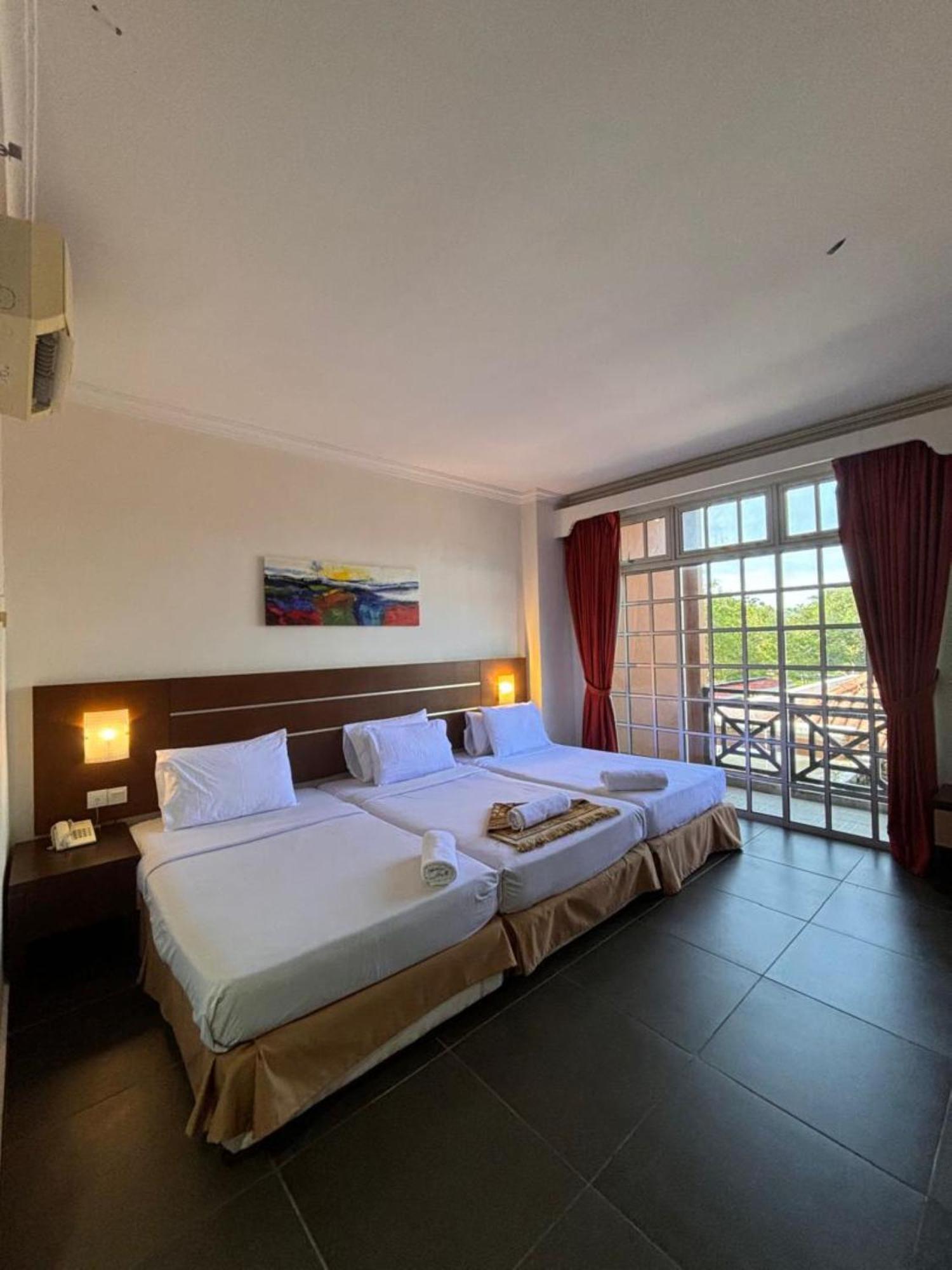 Bella Vista Express Hotel Пантай-Ченанг Екстер'єр фото