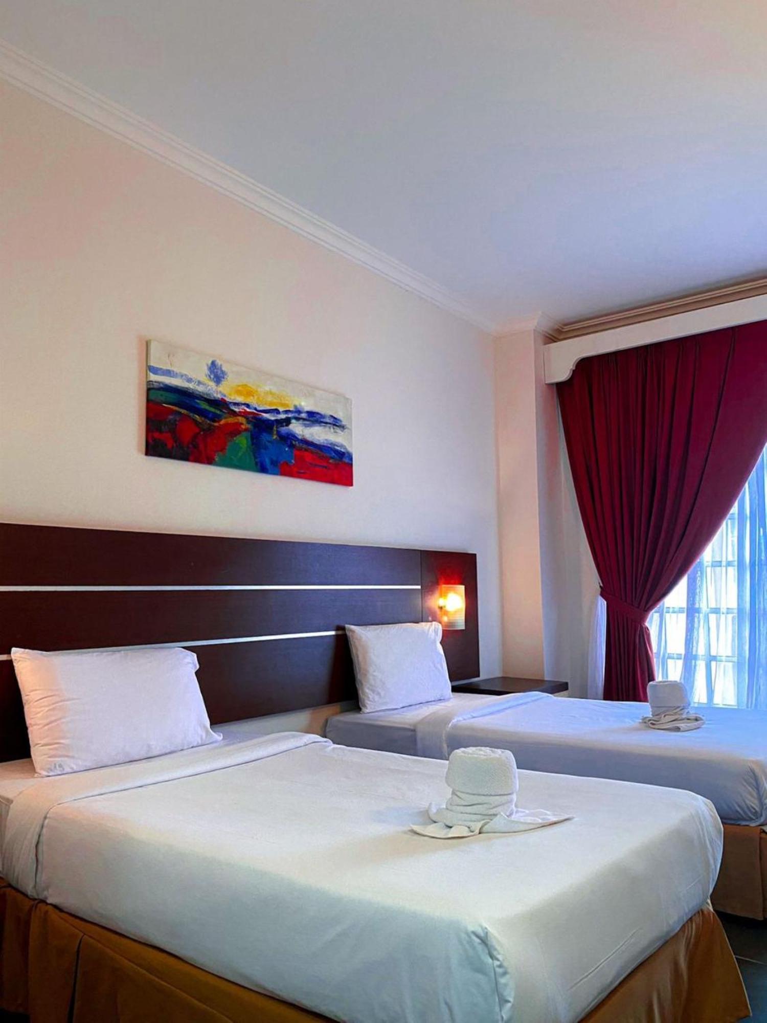 Bella Vista Express Hotel Пантай-Ченанг Екстер'єр фото