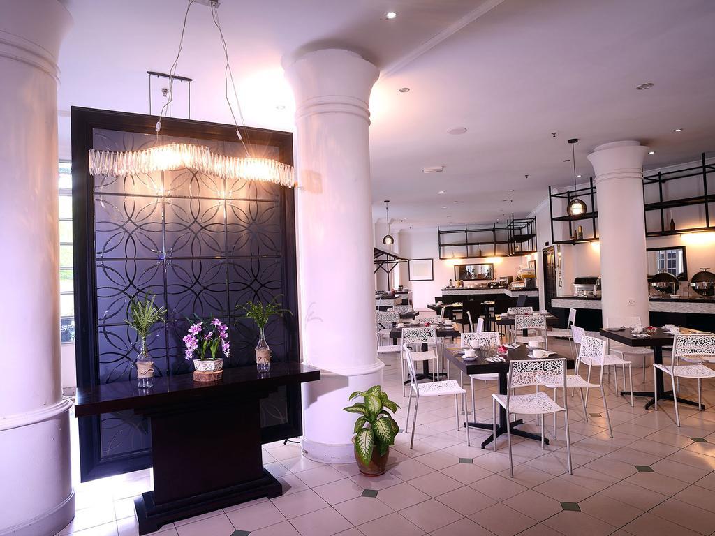 Bella Vista Express Hotel Пантай-Ченанг Екстер'єр фото